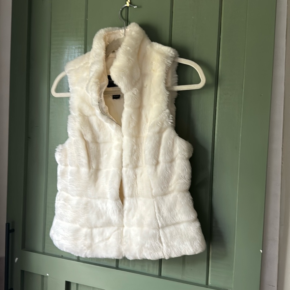 WhiteHouseBlackMarket Cream Faux Fur Vest